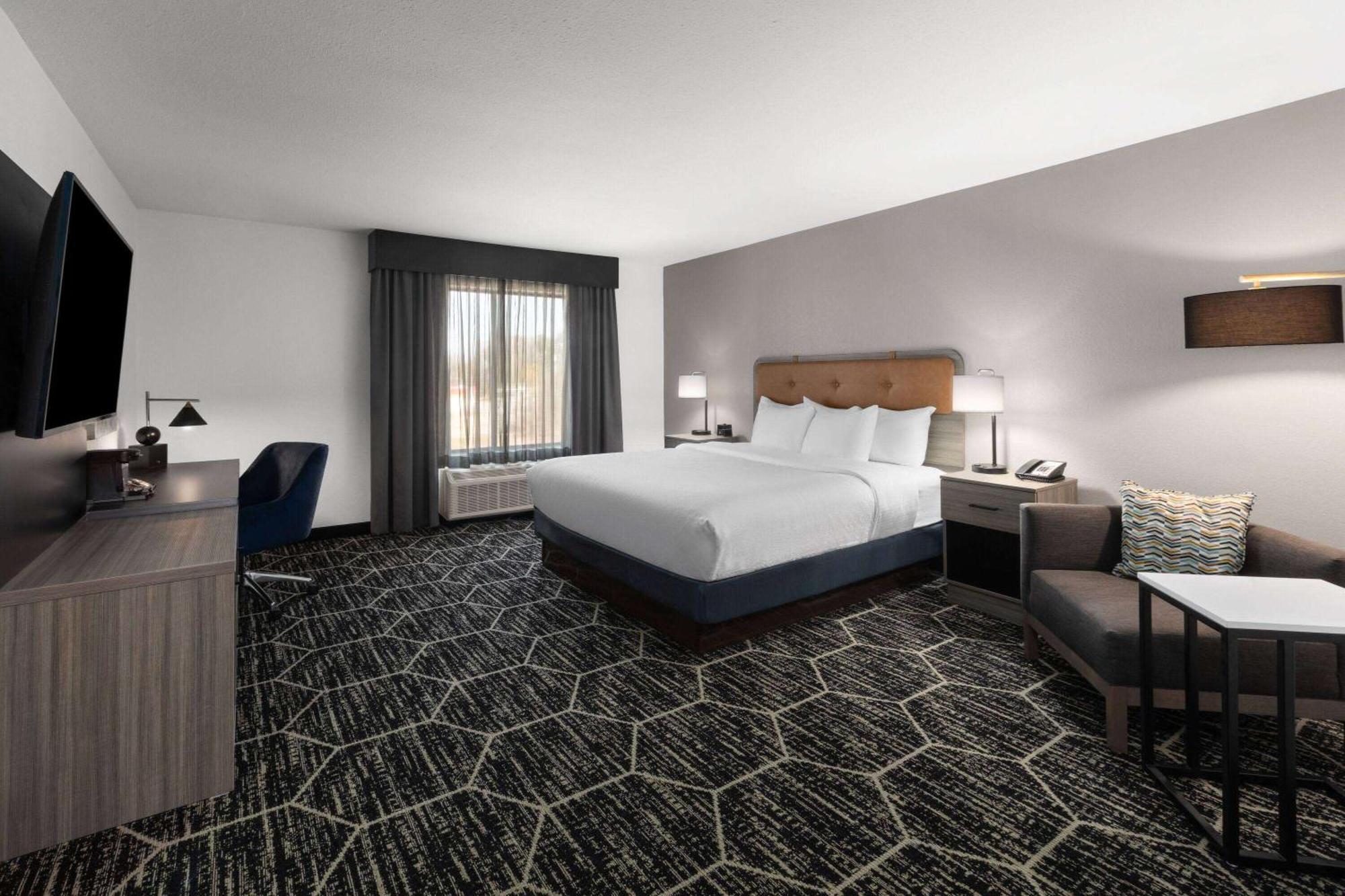 La Quinta Inn & Suites By Wyndham Meridian Exterior photo