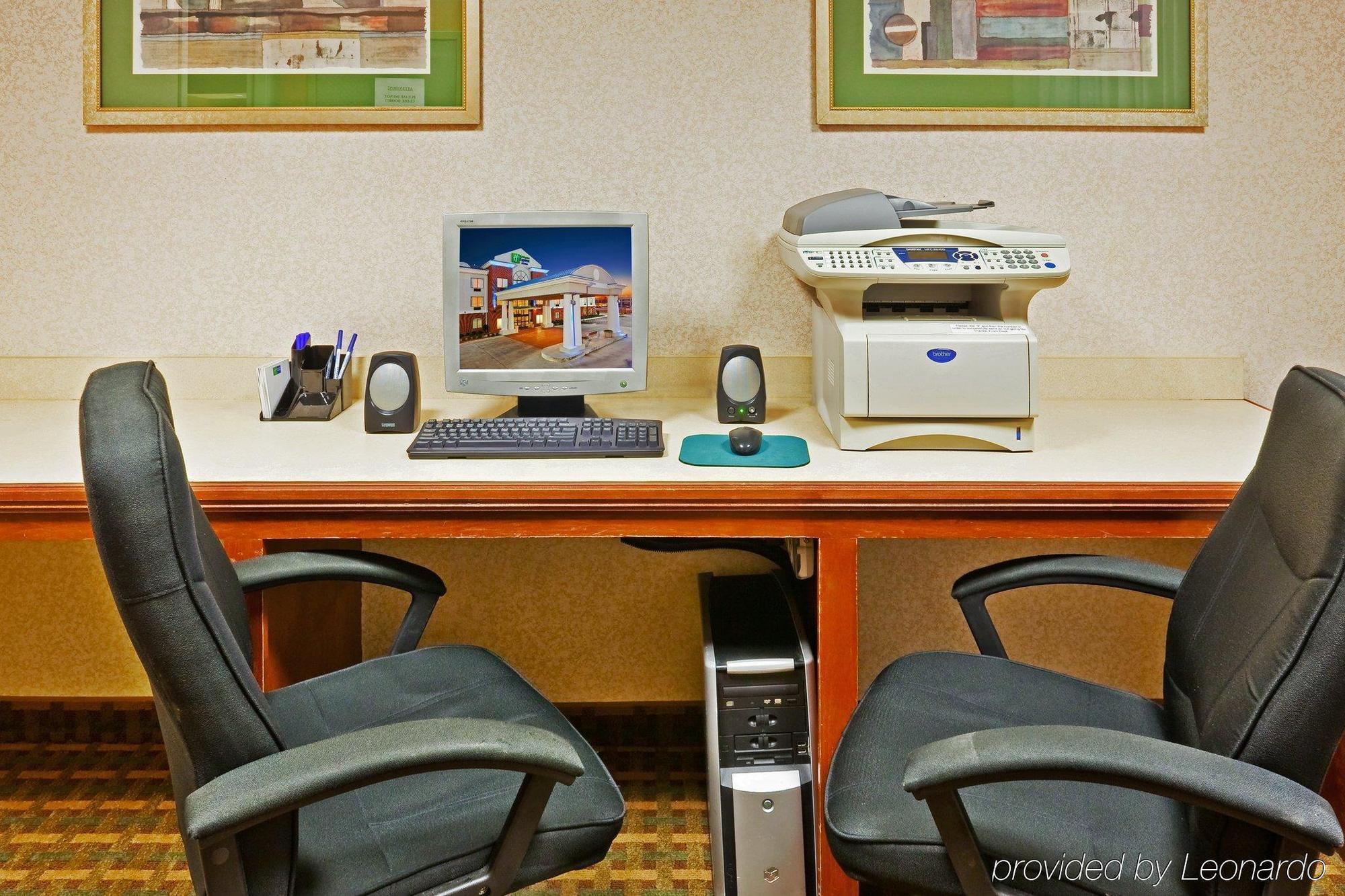 La Quinta Inn & Suites By Wyndham Meridian Facilities photo