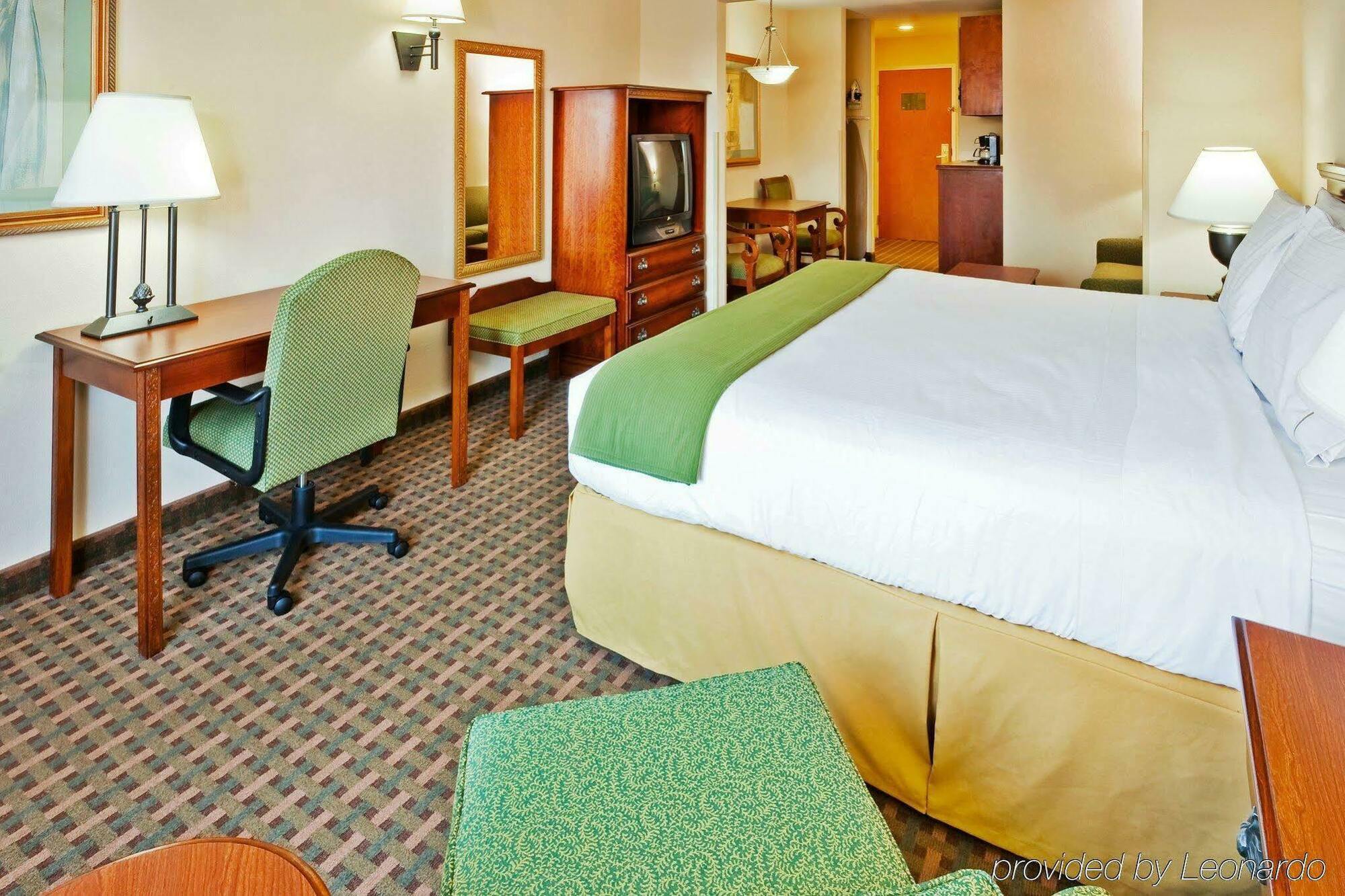 La Quinta Inn & Suites By Wyndham Meridian Exterior photo